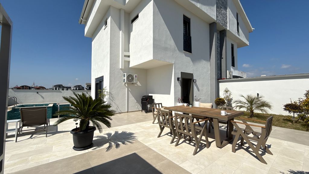 Property photo 3 of 23 A Desirable Twin Villa For Sale In Antalya - Easy-To-Maintain Exterior Space With Plenty Of Privacy