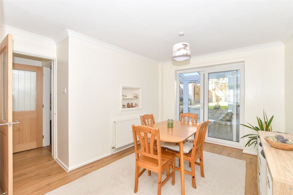 Property photo 3 of 11 Dining Area