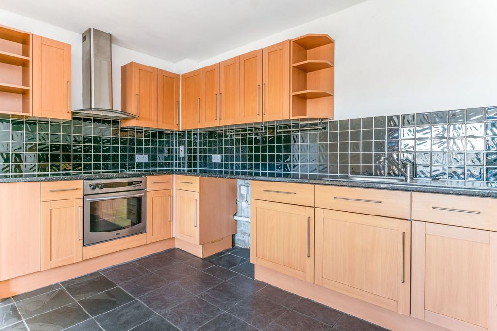 Property photo 3 of 7 Kitchen