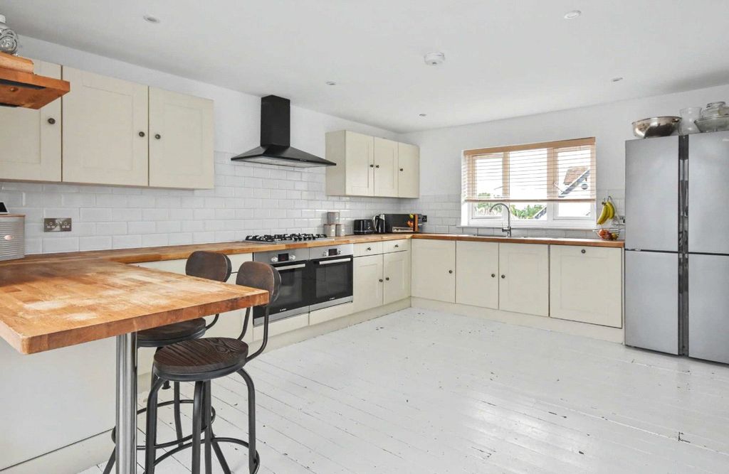 Property photo 2 of 13 2