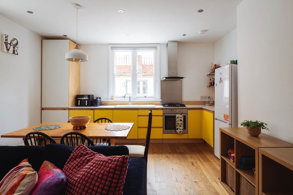 Property photo 2 of 11 Ritson Road, E8