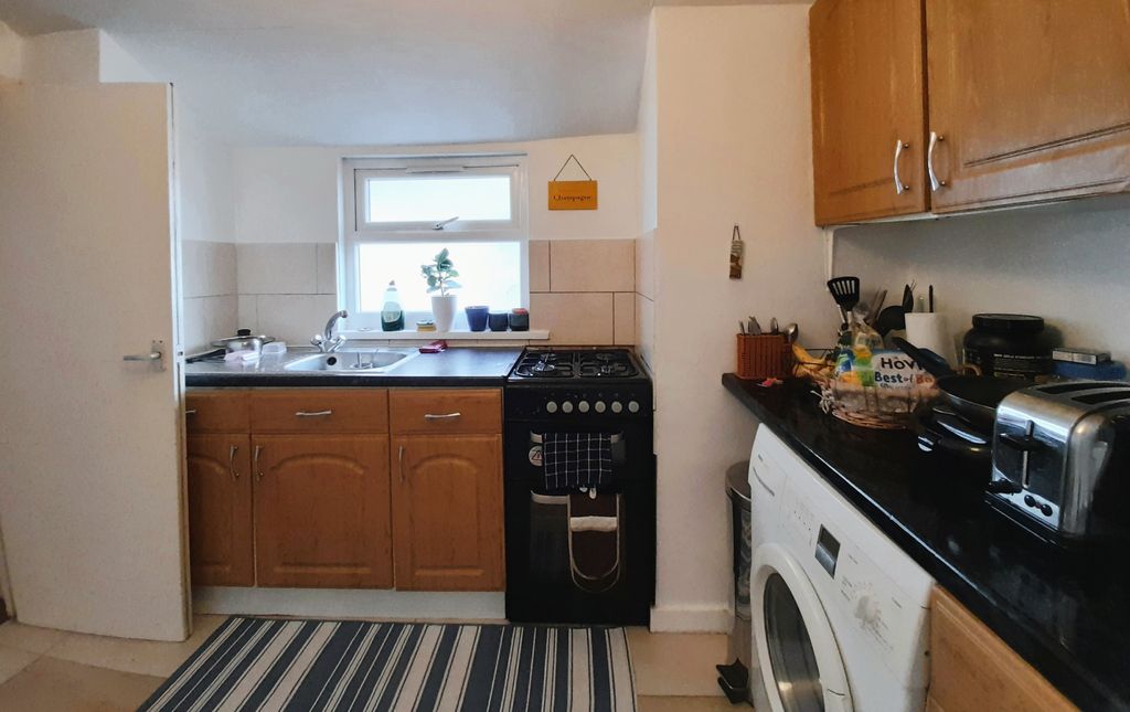 Property photo 3 of 6