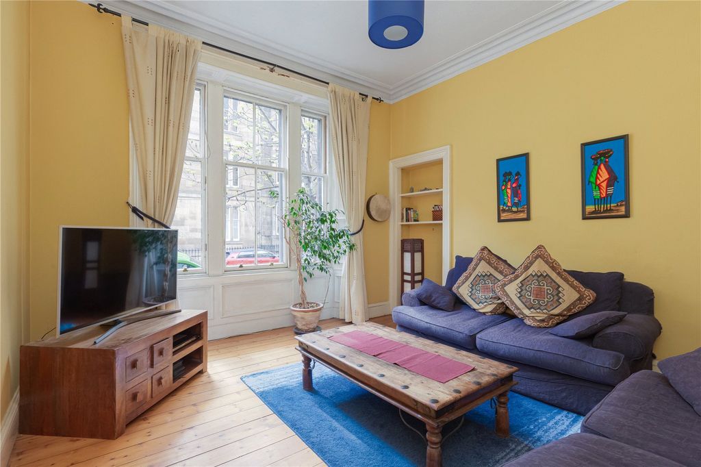 Property photo 3 of 12 Sitting Room