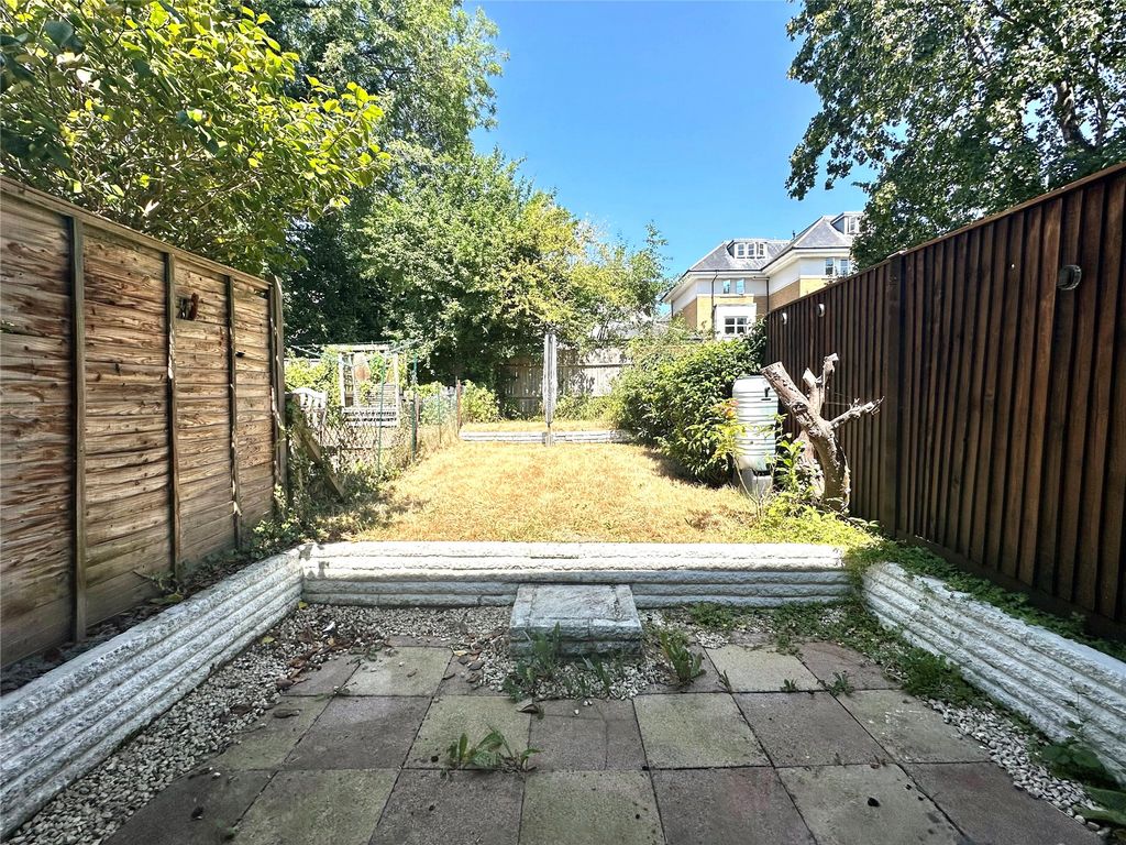 Property photo 2 of 8 Picture No. 21