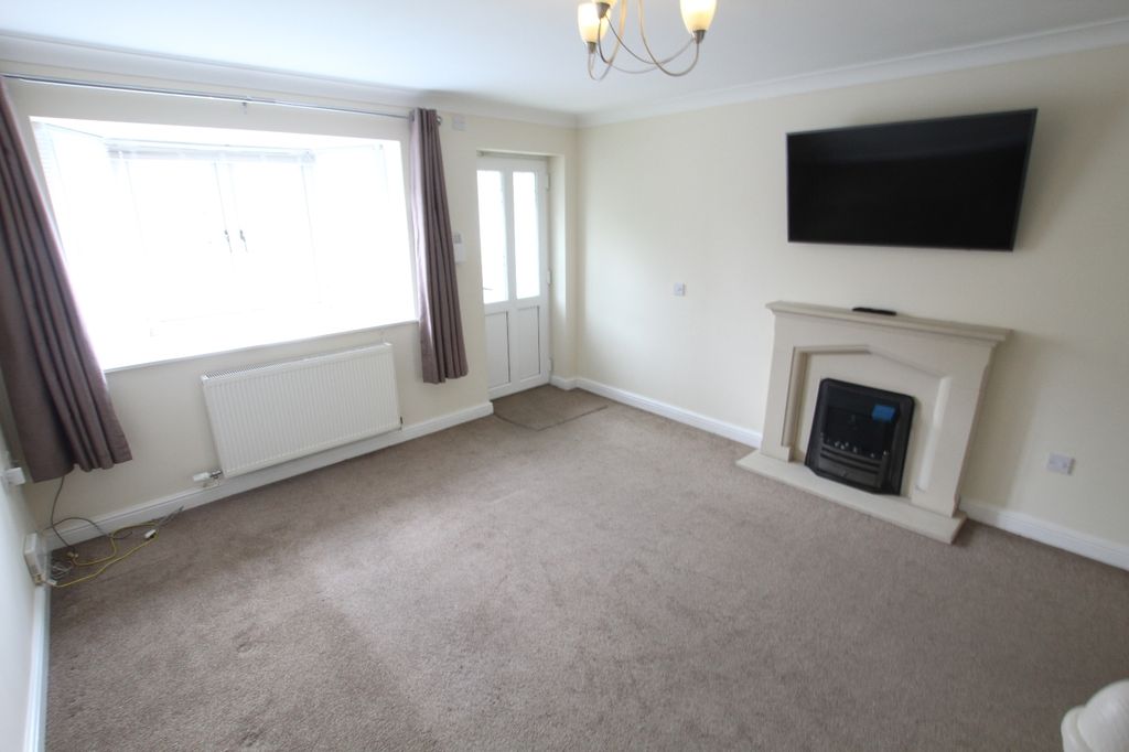 Property photo 2 of 12 Lounge
