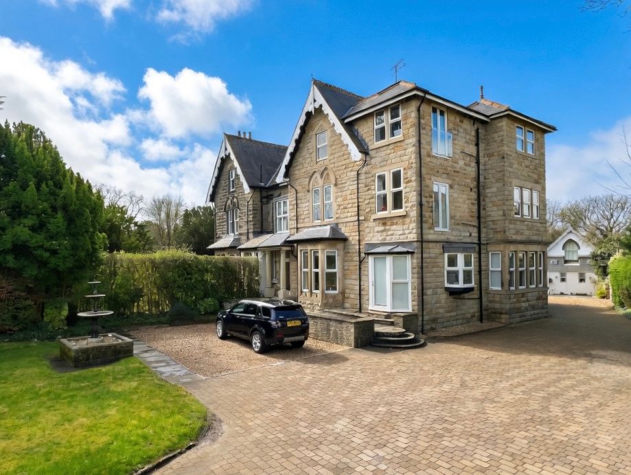 Property photo 1 of 9 Front