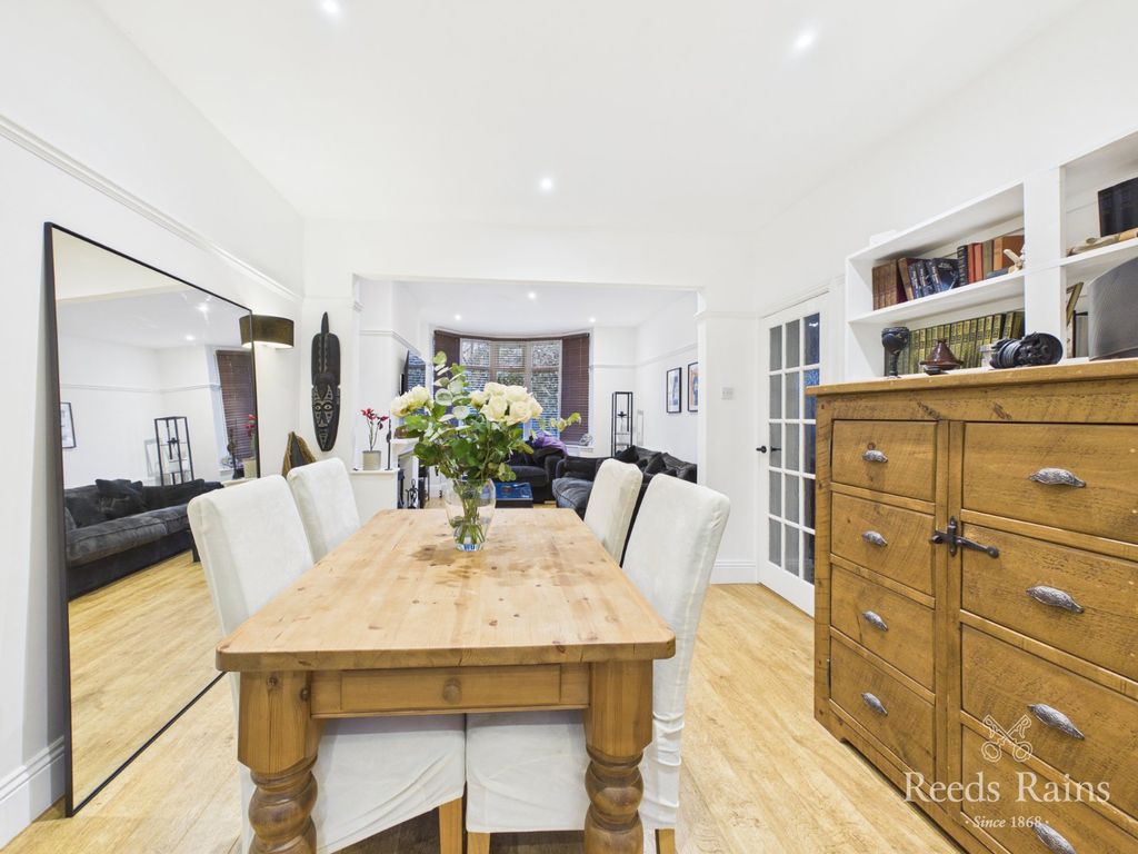Property photo 2 of 28 Sitting/Dining Room