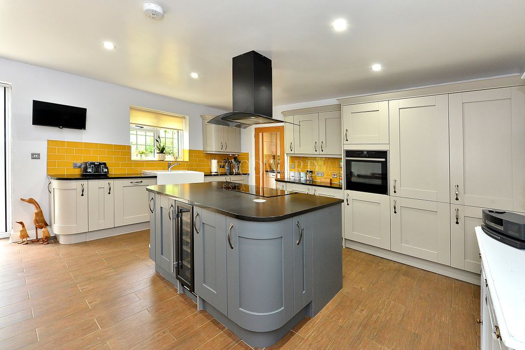 Property photo 2 of 28 Living/Kitchen/Dining Room