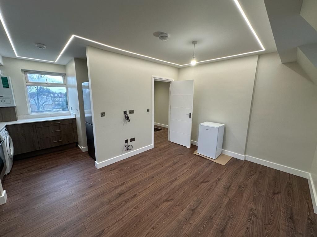 Property photo 3 of 9 Photo 9