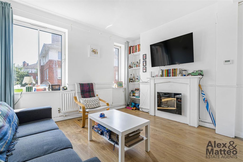 Property photo 3 of 15 Cherry Garden House