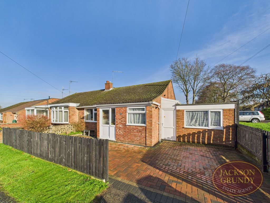 Property photo 1 of 14 Farnworth Close