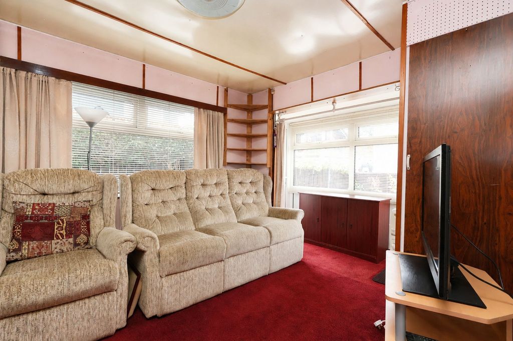 Property photo 3 of 15 Lounge/Diner