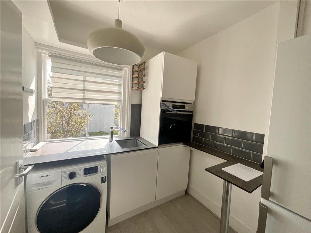 Property photo 3 of 8 Kitchen