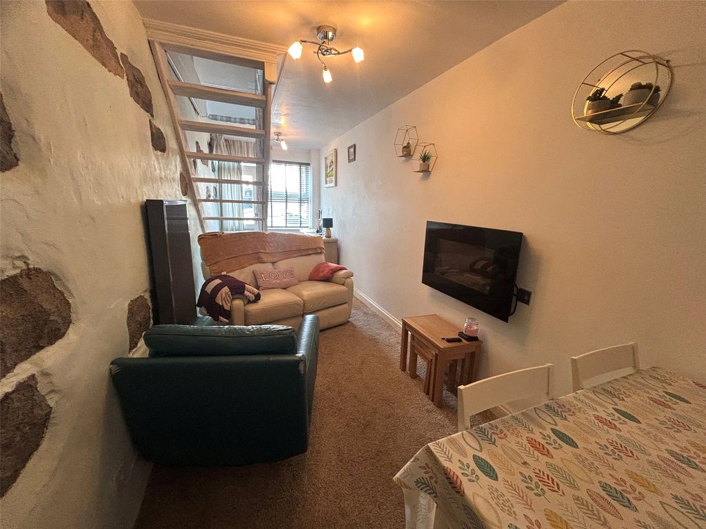 Property photo 2 of 16 Picture No. 04