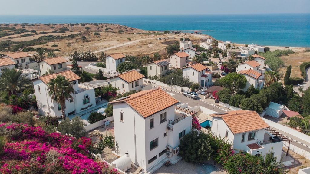 Property photo 2 of 26 Sea View 3-Bedroom Triplex Villa In Bah\U00E7Eli, Kyrenia Image No 2
