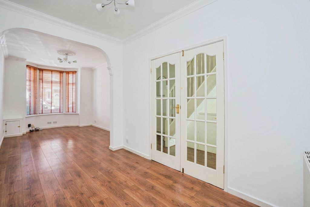 Property photo 3 of 18 Pbox-Img.Jpg