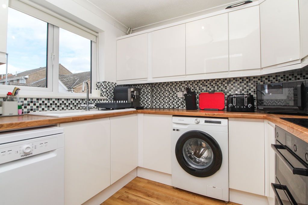 Property photo 2 of 15 Kitchen