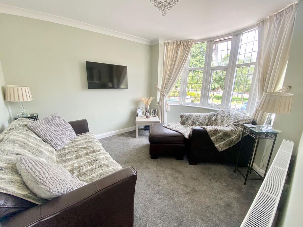 Property photo 2 of 9 Lounge