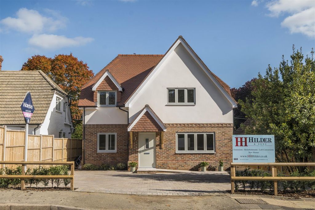 Property photo 1 of 34 Front Aspect