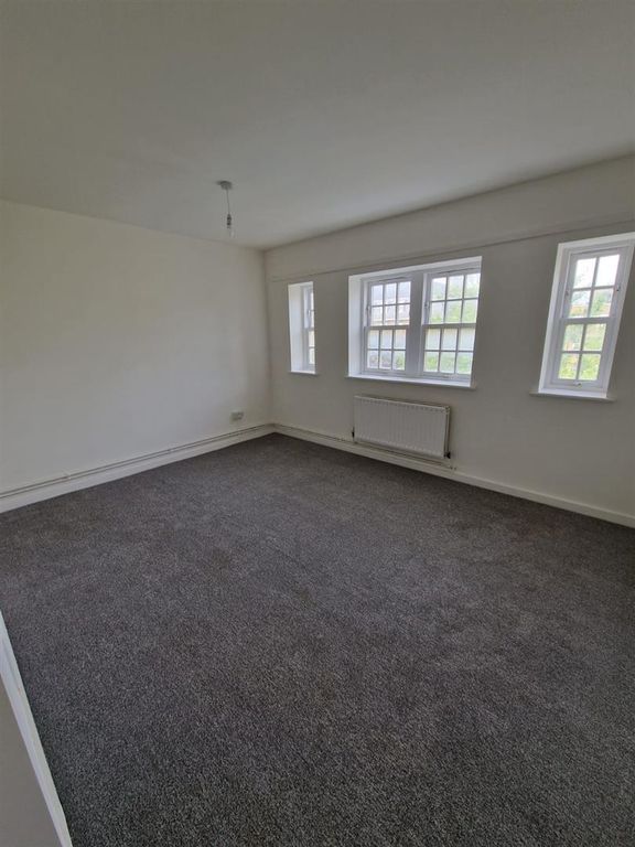 Property photo 3 of 7 A01E78E9-1895-4559-8Fc2-F82B2De56Aed.Jpg