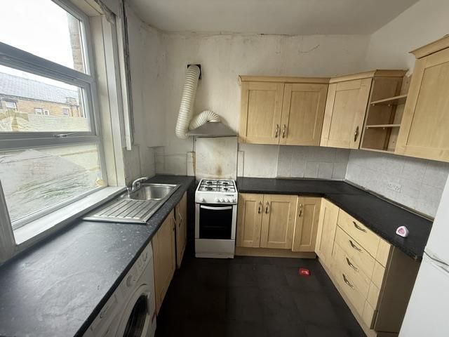 Property photo 3 of 7 Kitchen
