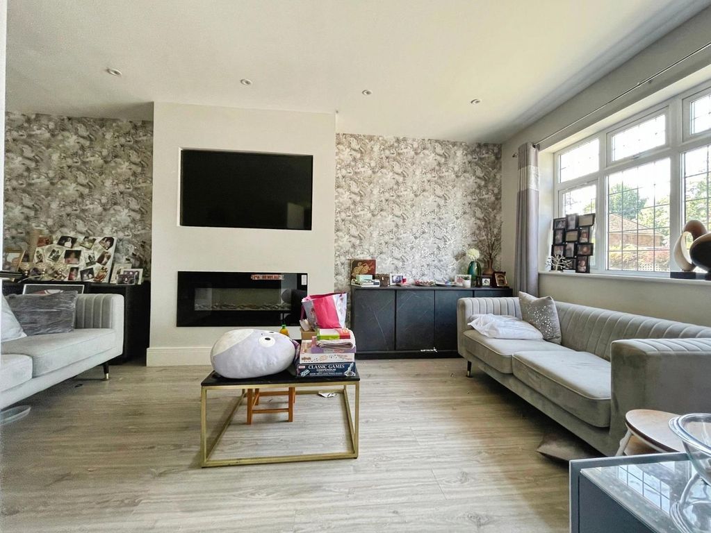 Property photo 3 of 16 Pbox-Img.Jpg