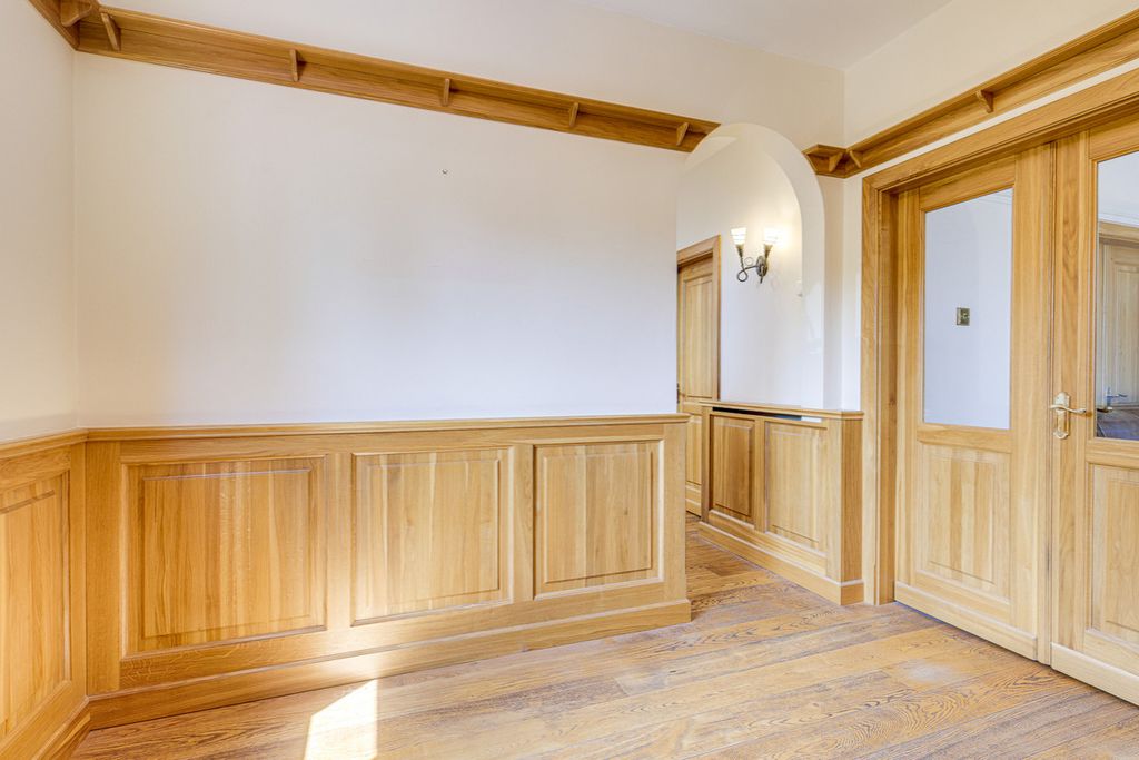 Property photo 3 of 44
