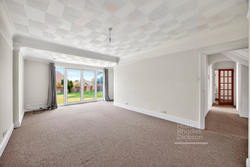 Property photo 3 of 17 Living Room