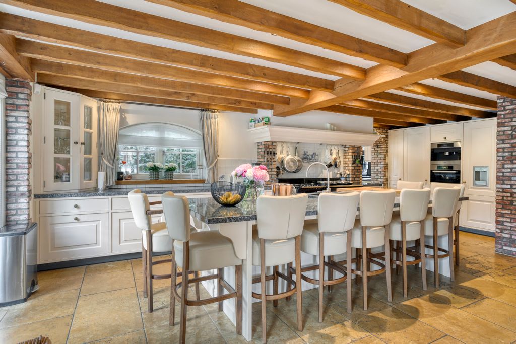 Property photo 3 of 80