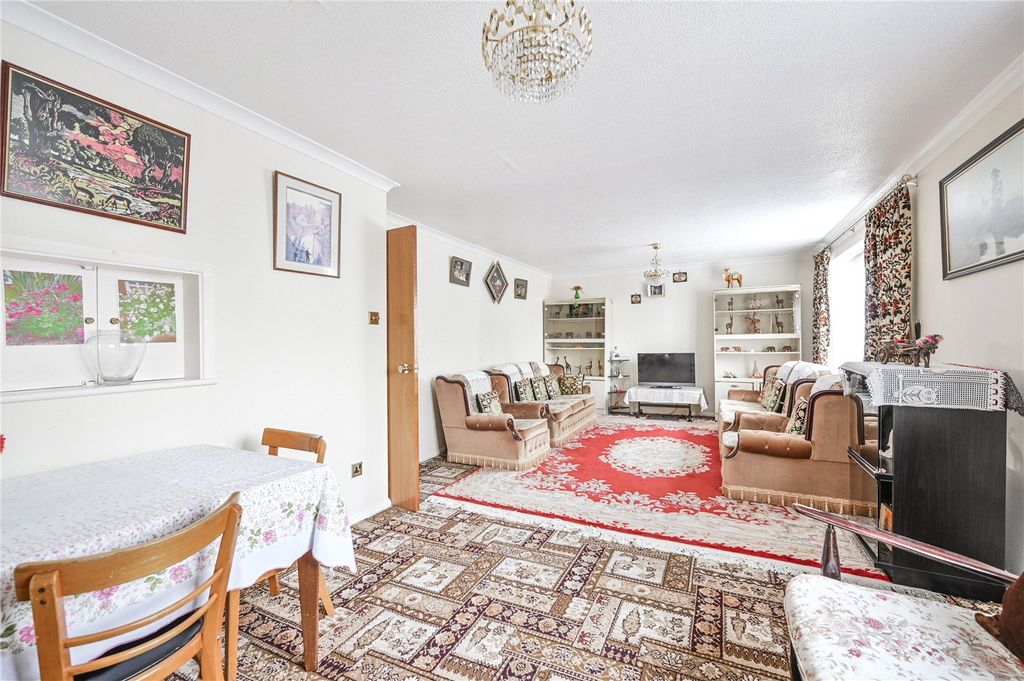 Property photo 2 of 25 Picture No. 11