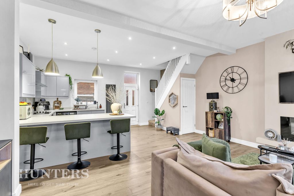 Property photo 3 of 20 Kitchen