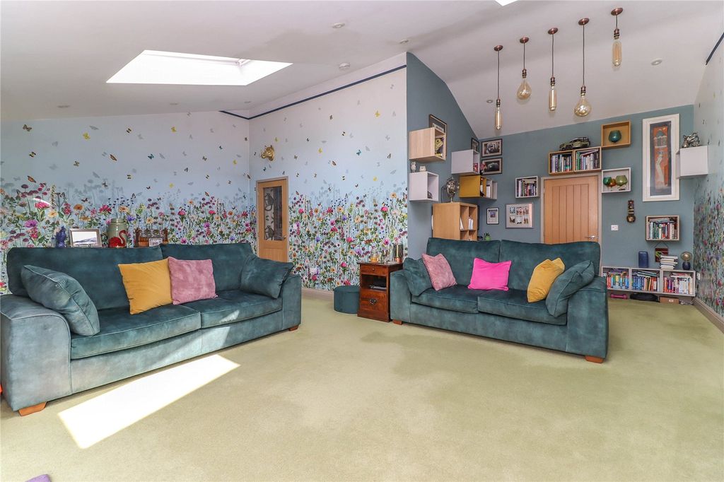 Property photo 3 of 27 Picture No. 16