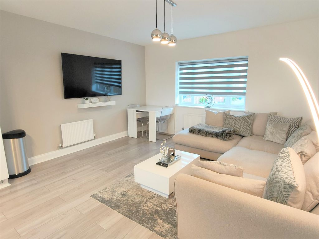 Property photo 3 of 10 Image