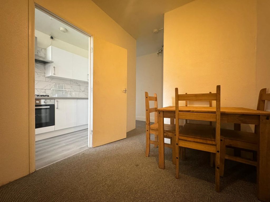 Property photo 2 of 5 E2440913-Ac48-4758-9211-d75d7c21c878