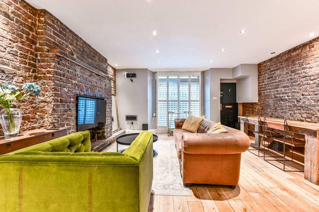 Property photo 2 of 8