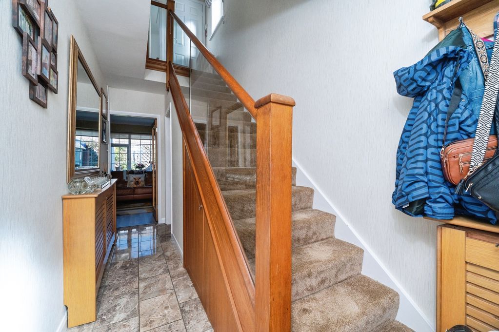 Property photo 3 of 18 Hallway