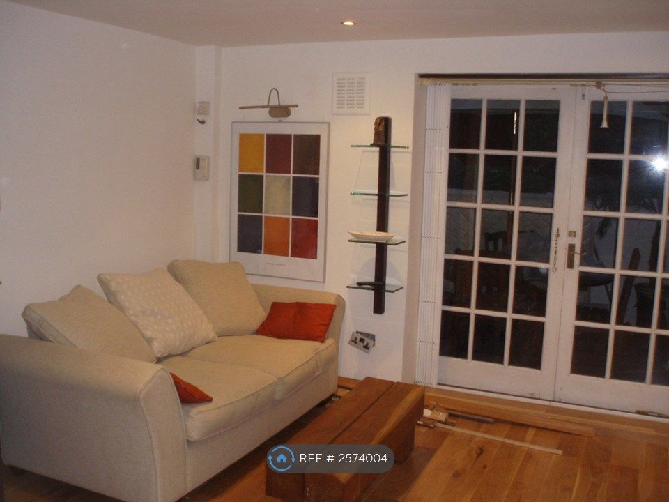 Property photo 3 of 10 Lounge