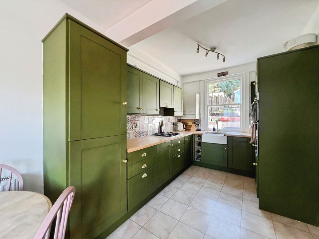 Property photo 2 of 20 Pbox-Kitchen-333910.Jpg