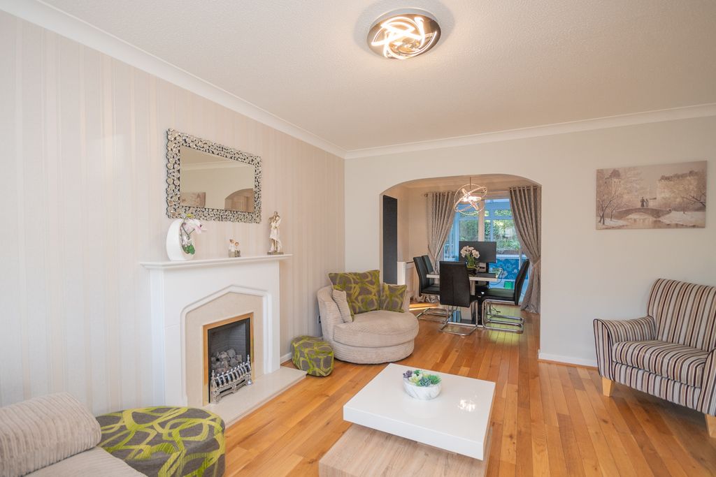 Property photo 3 of 31 Lounge