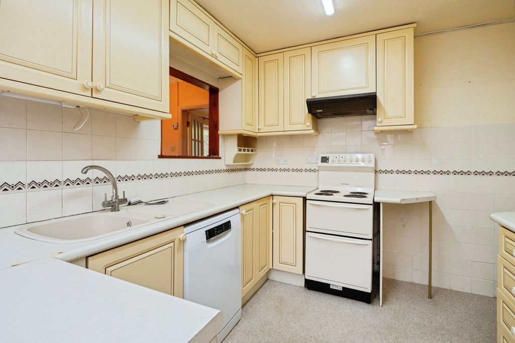 Property photo 3 of 20 Kitchen