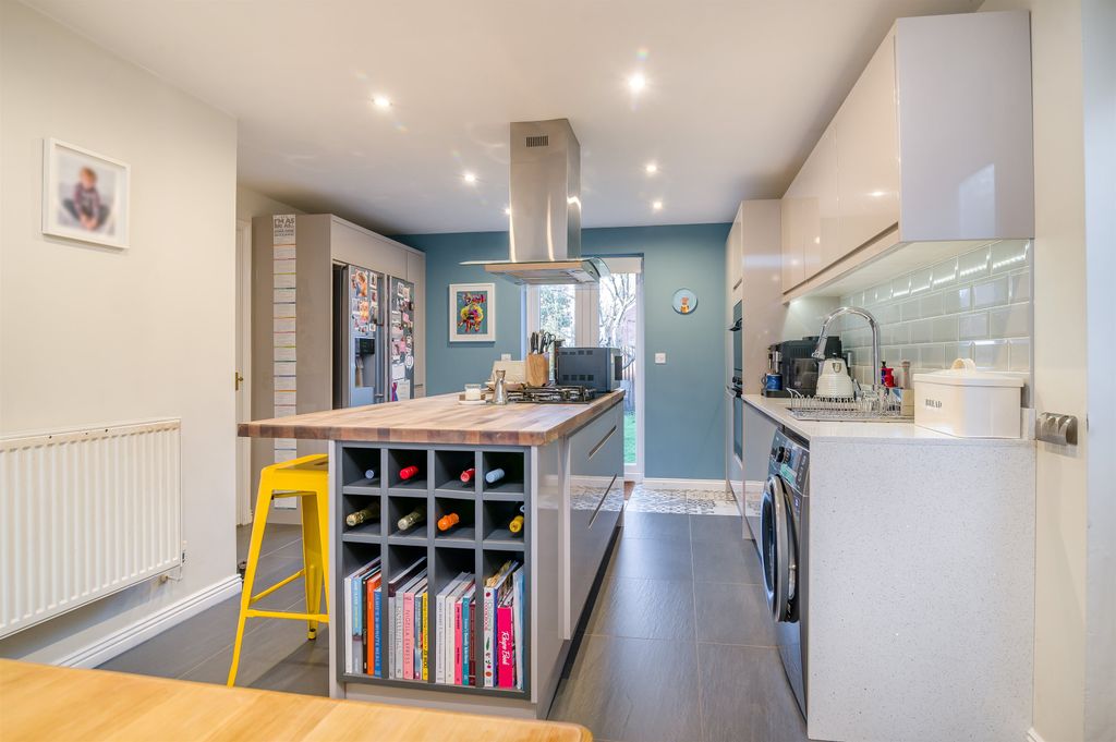 Property photo 2 of 23