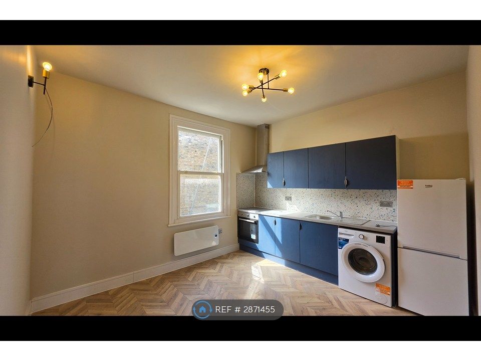 Property photo 1 of 4 Kitchen