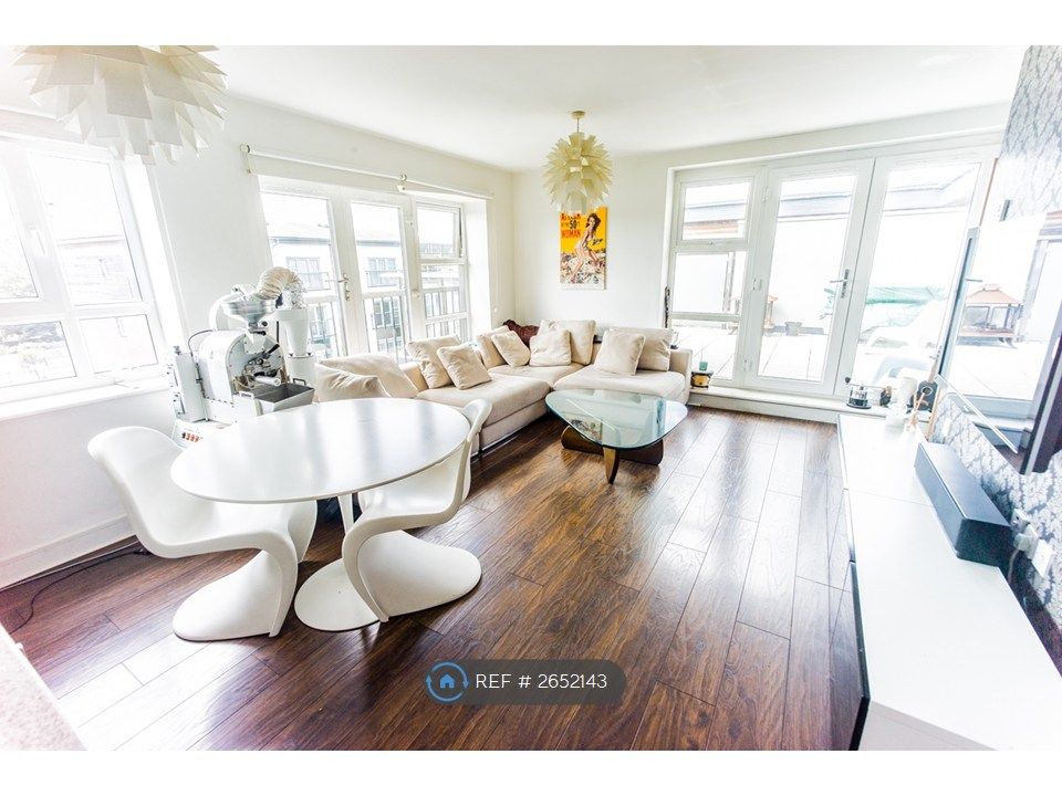 Property photo 3 of 8 Living