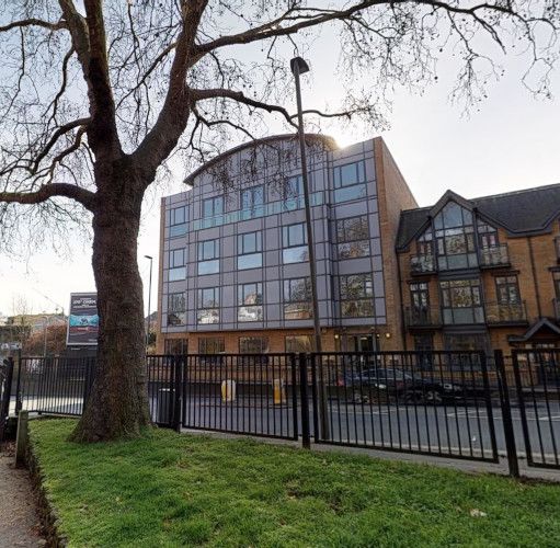 Property photo 1 of 8 Photo 6