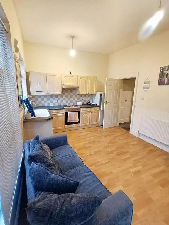 Property photo 3 of 6 Kitchen / Lounge