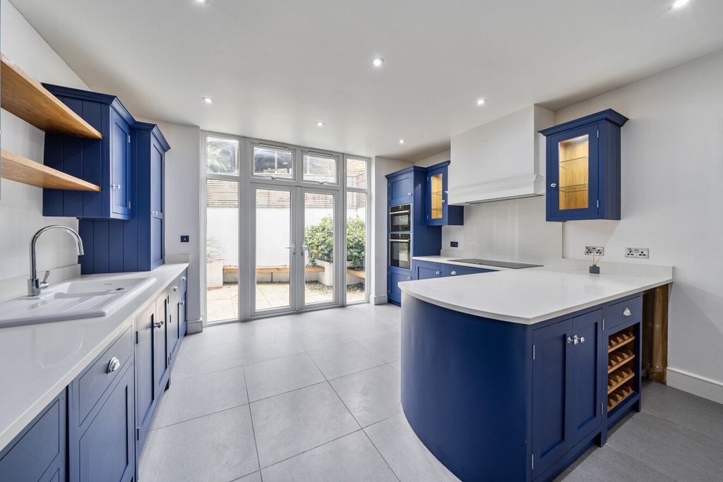 Property photo 2 of 22 Picture No. 11