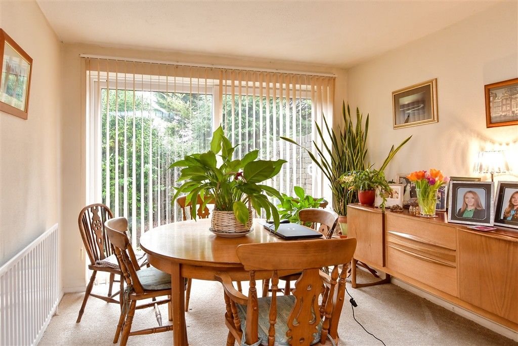 Property photo 3 of 10 Lounge