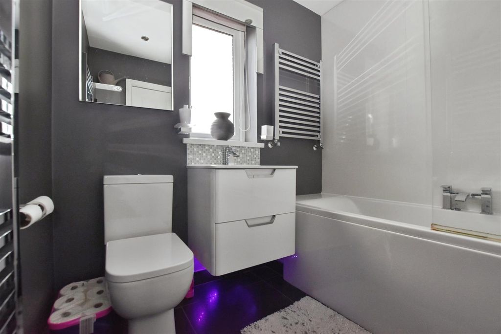 Property photo 3 of 22 Bathroom