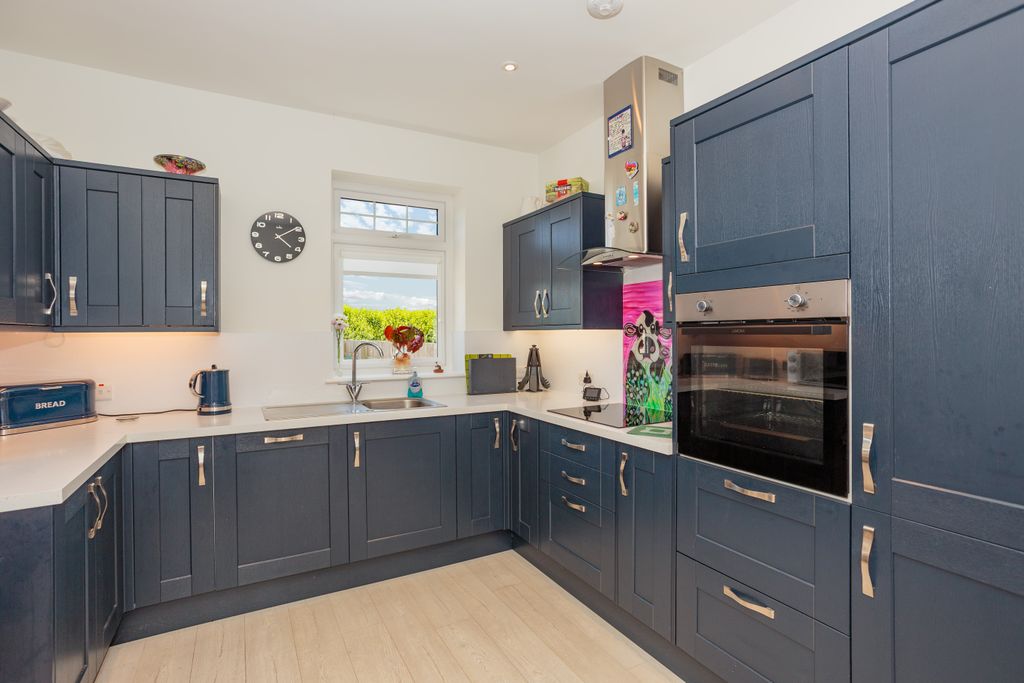 Property photo 3 of 35 Kitchen