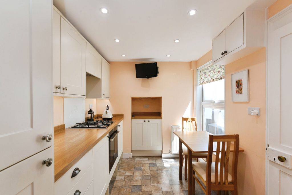 Property photo 3 of 17 Kitchen